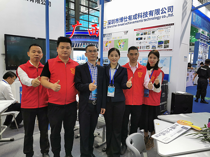 深圳市博仕有成家具科技有限公司課桌椅參加此次展會(huì)