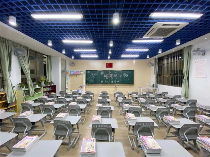 民治中學用上了博仕有成課桌椅教室