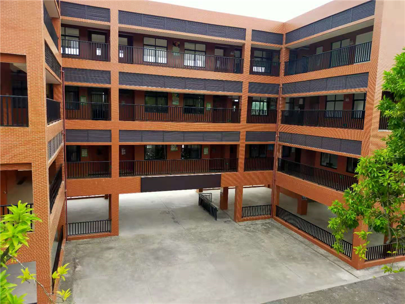 張乾小學校園外觀