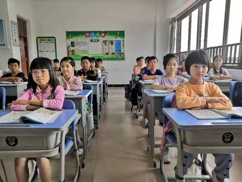 博仕有成課桌椅入住張乾小學教室