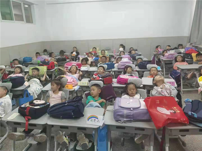 博仕有成課桌椅進(jìn)駐太原萬(wàn)柏林公園路小學(xué)(圖2)