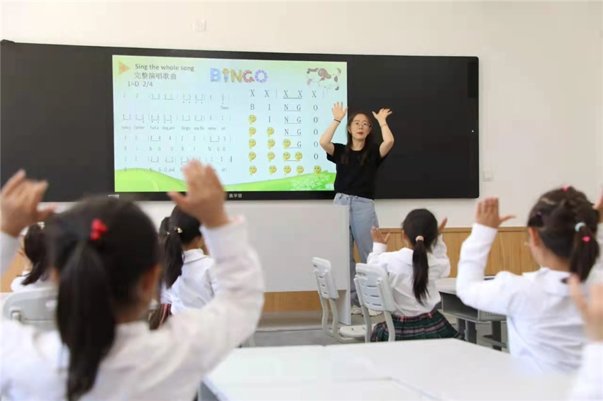 博仕有成課桌椅進駐唐山西那母君華小學(xué)(圖7) 博仕有成課桌椅進駐唐山西那母君華小學(xué)(圖7)