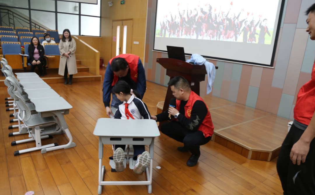 快樂(lè)學(xué)習(xí)，健康午休 | 博士有成午休課桌椅走進(jìn)莞城中心小學(xué)(圖3)